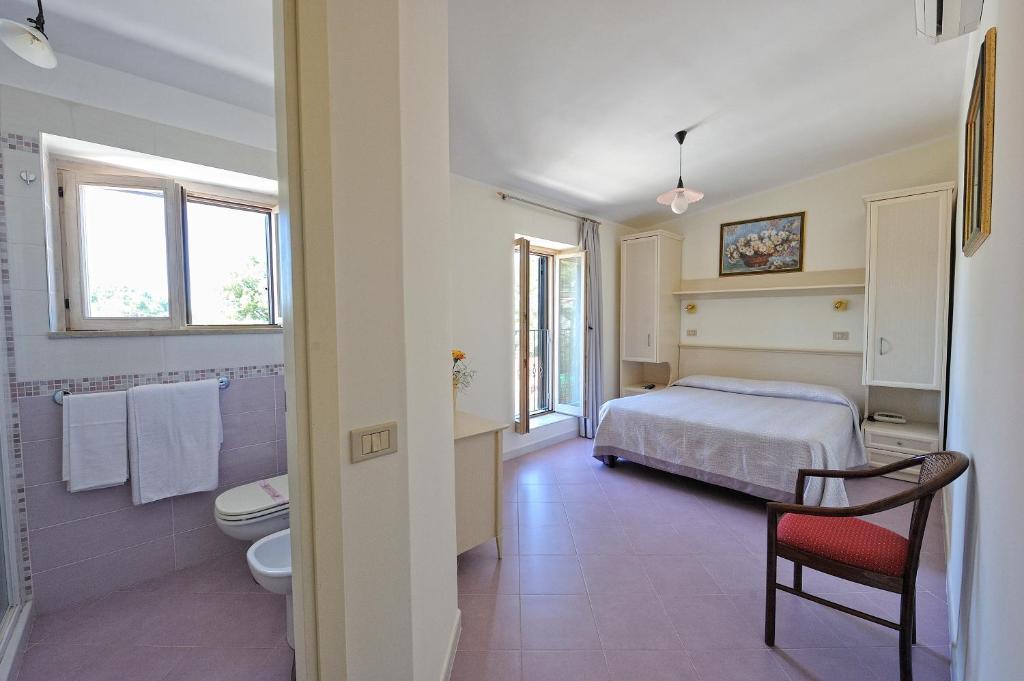 Park Hotel Villa Maria San Menaio Habitación foto
